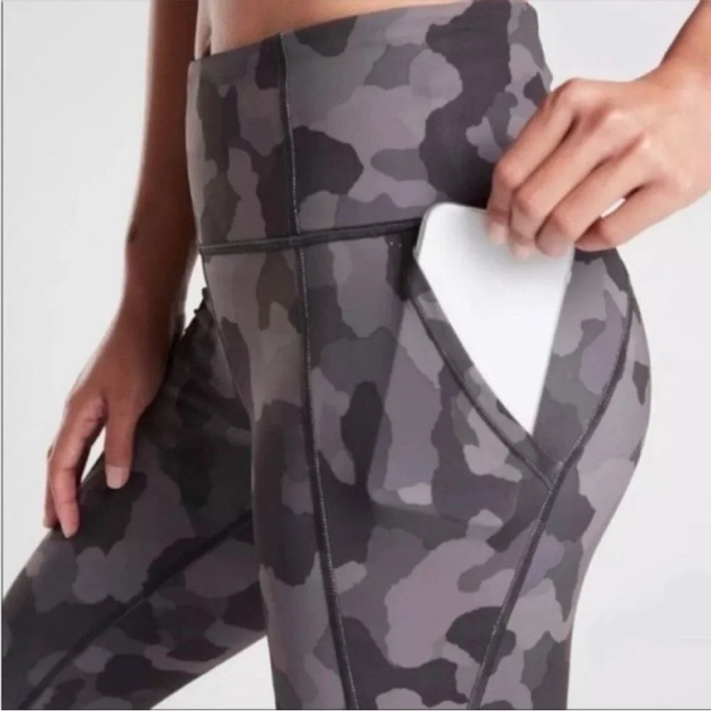 Athleta Lightning Stash Pocket Camo 7/8 Tight Leggings